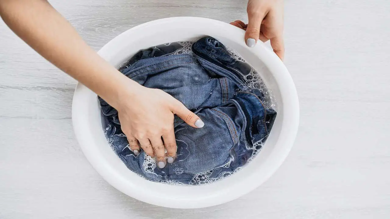 How To Get Dye Smell Out Of Jeans 9 Very Effective Methods