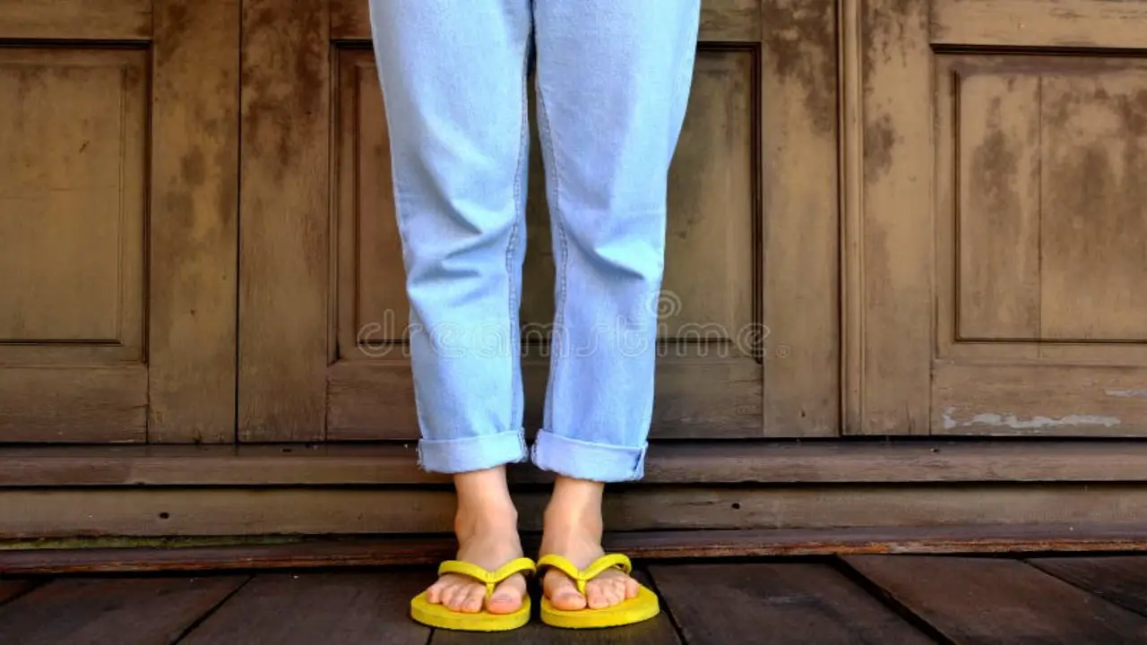 Wear Flip Flops With Skinny Jeans - Sizzle in Style