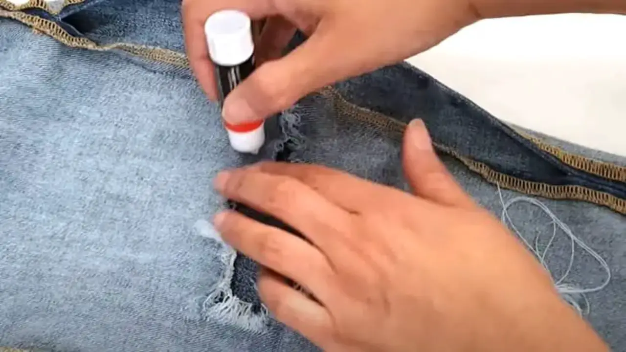 How To Stone Wash Jeans: In 8 Easy Methods